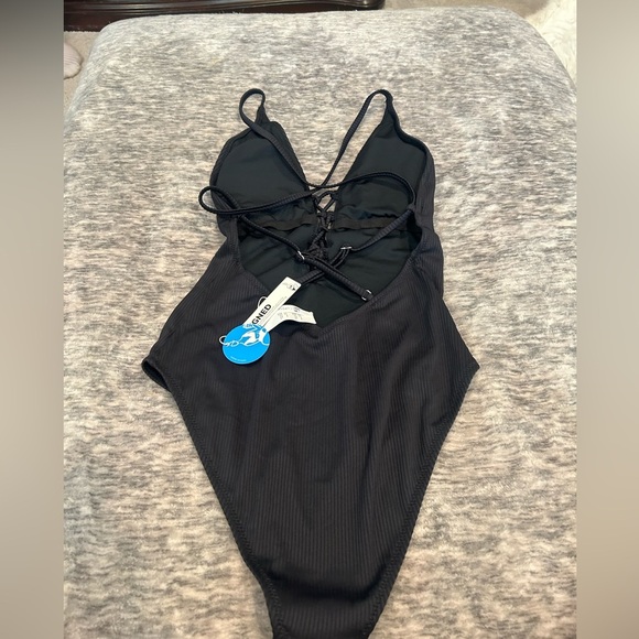 NWT Cupshe Size Medium Ribbed One Piece Women’s Swimsuit - Picture 5 of 7